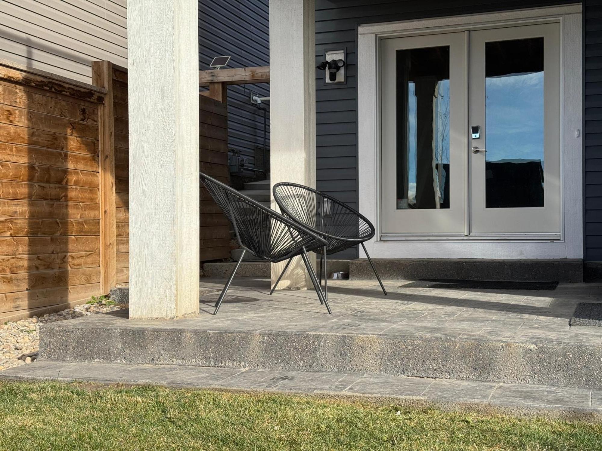 1br With Patio, Full Kitchen & Free Parking Calgary